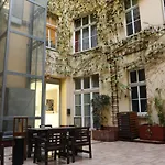 柏林夏洛腾堡霍夫艺术酒店 3*